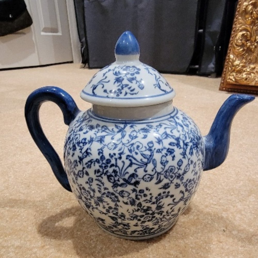 Blue & White Porcelain Ceramic Silvestri Teacup